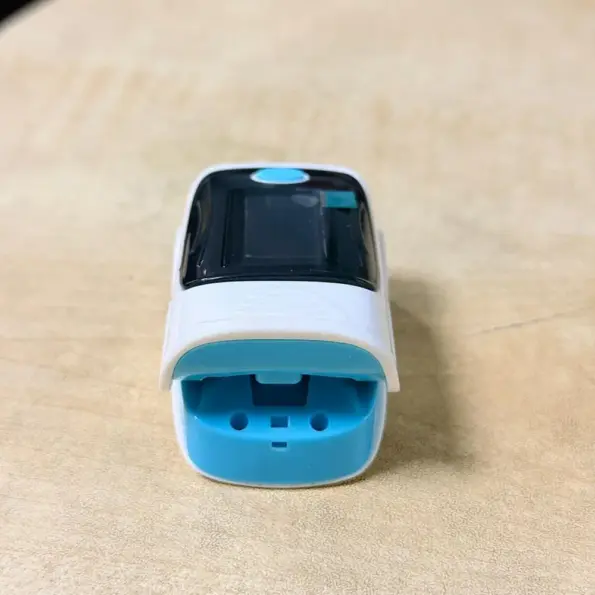 Pulse oximeter for measuring blood oxygen saturation and pulse rate