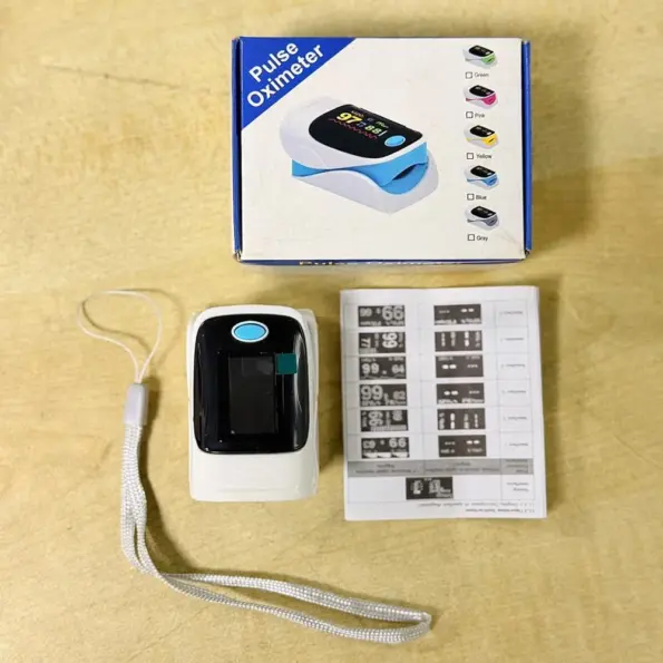 Pulse oximeter for measuring blood oxygen saturation and pulse rate