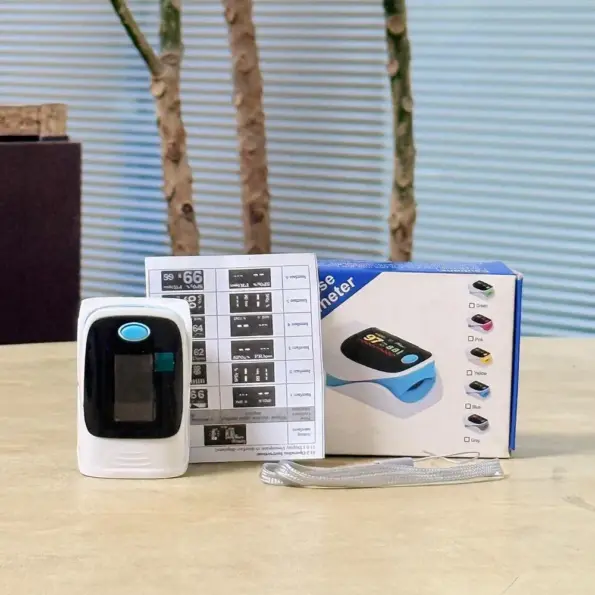 Pulse oximeter for measuring blood oxygen saturation and pulse rate