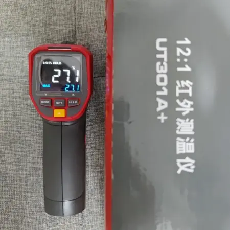 UNI-T UT301A+ laser thermometer display