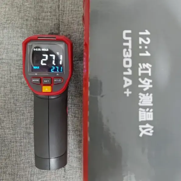 UNI-T UT301A+ laser thermometer display