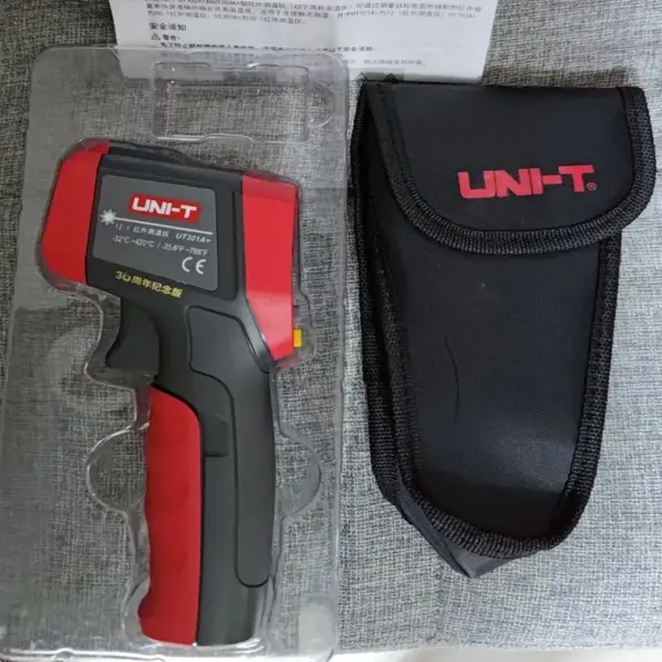UNI-T UT301A+ laser thermometer display