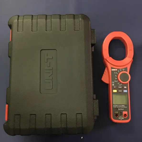 UNI-T UT221 Clamp Meter with carrying case