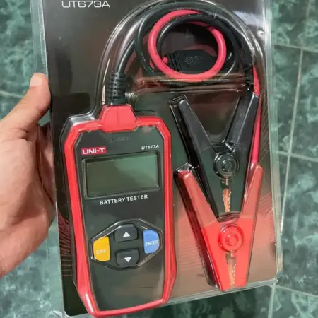 UNI-T UT673A digital battery tester with clamp cables for car battery testing