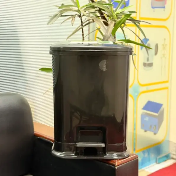 20L pedal dust bin black Bangladesh