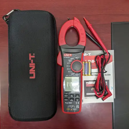 UNI-T UT207B clamp meter with case