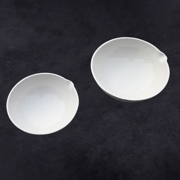 Laboratory Use 40ml-5000ml Chemistry Thickened Porcelain Round Bottom 82mm 90mm 100mm Ceramic Evaporating Dish With Pouring Lip