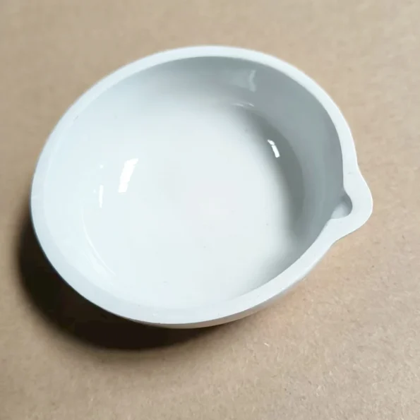Laboratory Use 40ml-5000ml Chemistry Thickened Porcelain Round Bottom 82mm 90mm 100mm Ceramic Evaporating Dish With Pouring Lip