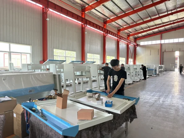 SCITEK Fume Hood Laboratory Accesory Plastic Fume Hood Exhaust Fan Fume Hood 520mm Maximum Opening Microprocessor Controller